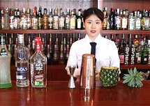 【佛山展翅調酒咖啡西點培訓學?！颗{酒師燕子